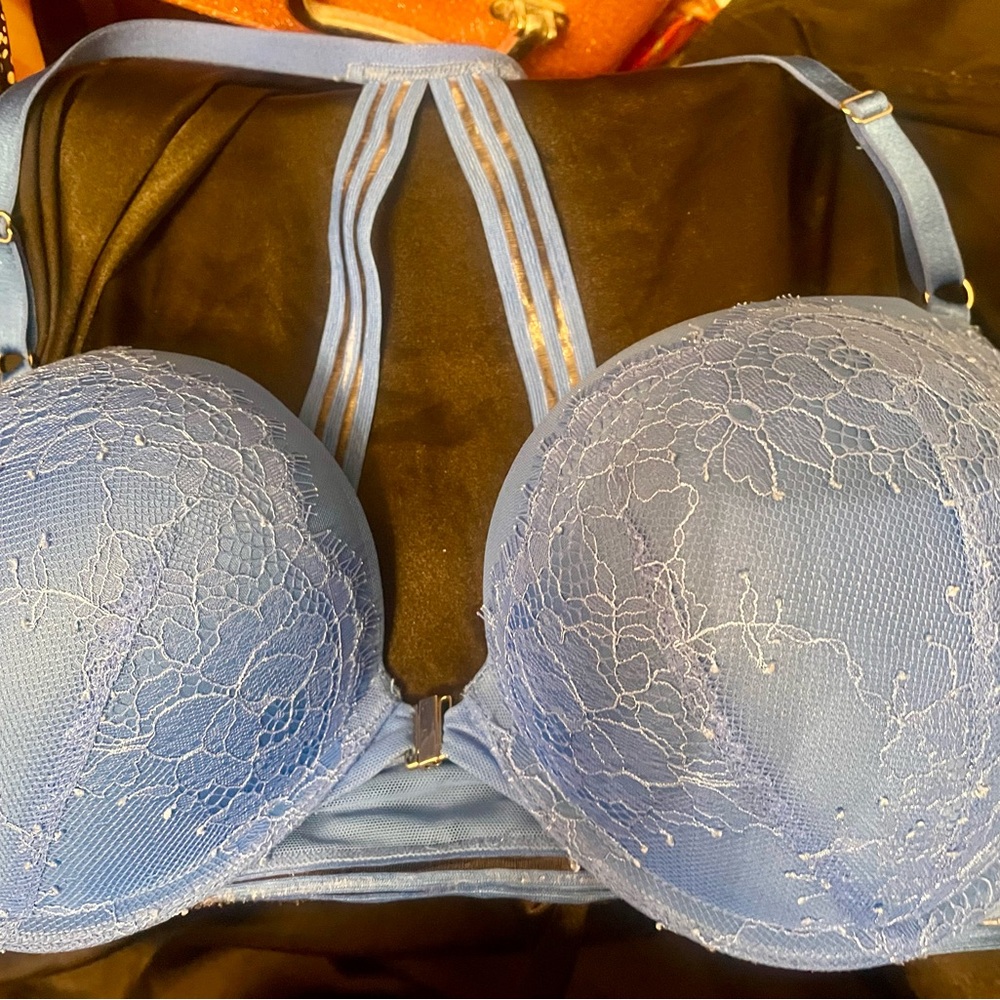 Victoria's Secret Bombshell Plunge Bra - Picture 6 of 6